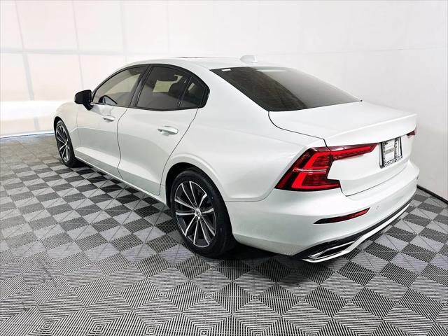 2022 Volvo S60 B5 Momentum