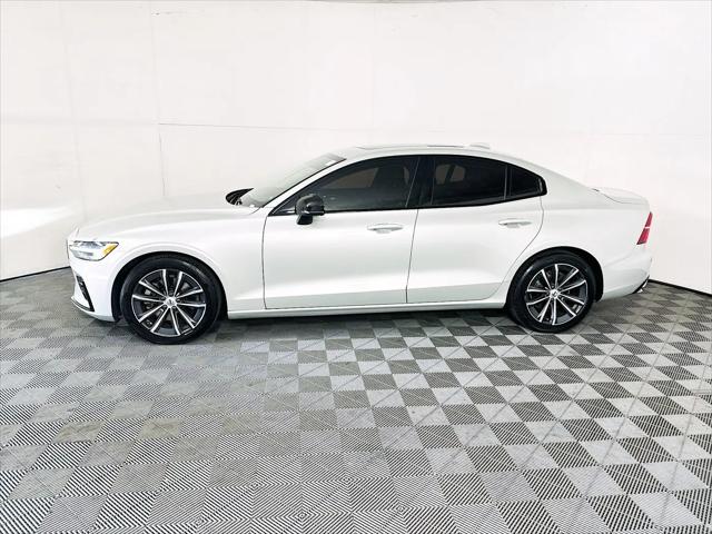 2022 Volvo S60 B5 Momentum