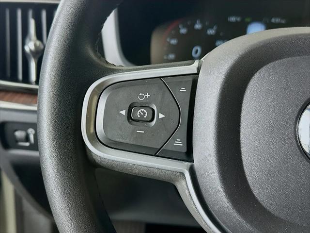 2022 Volvo S60 B5 Momentum
