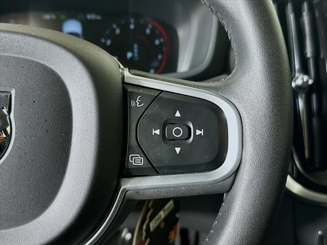 2022 Volvo S60 B5 Momentum