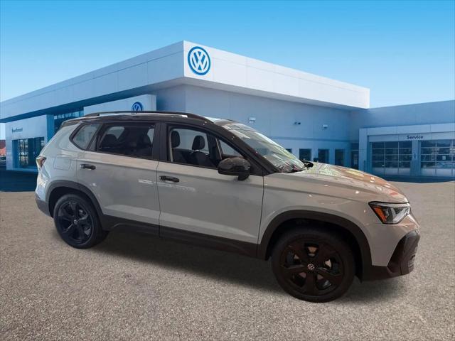 2026 Volkswagen Taos SE Black