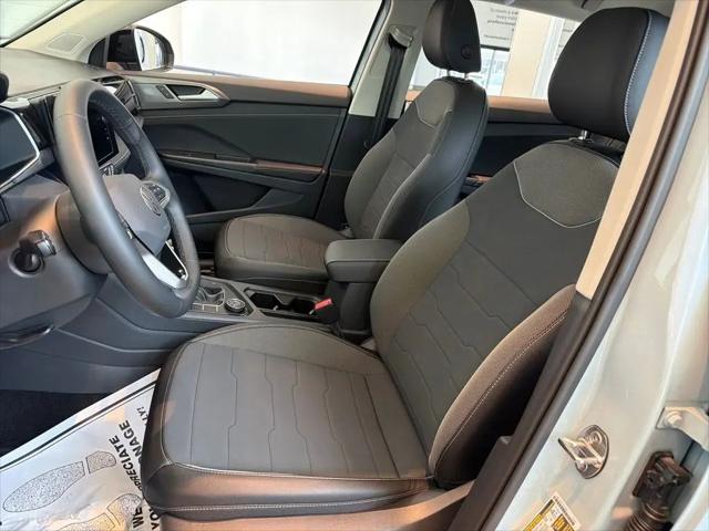 2026 Volkswagen Taos SE Black