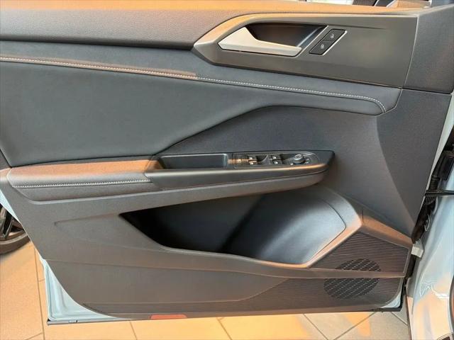 2026 Volkswagen Taos SE Black