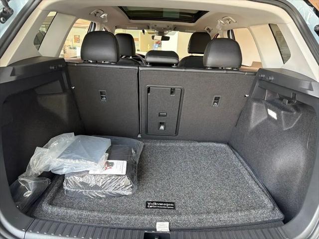 2026 Volkswagen Taos SE Black
