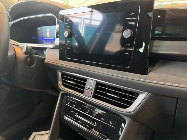 2026 Volkswagen Taos SE Black