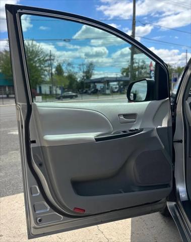 2011 Toyota Sienna LE V6