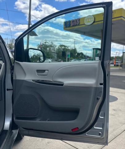 2011 Toyota Sienna LE V6