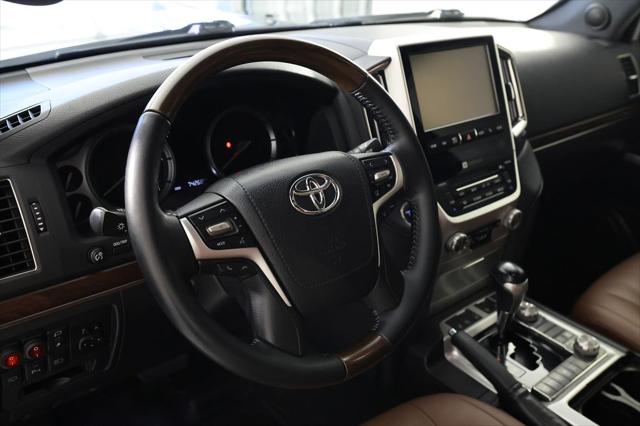 2018 Toyota Land Cruiser V8