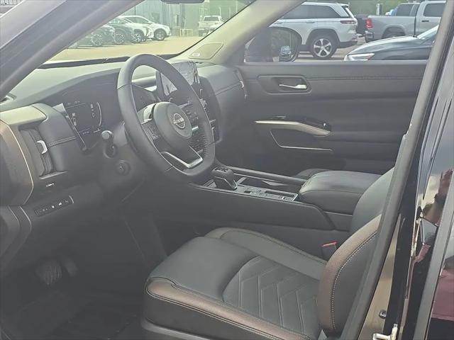 2025 Nissan Pathfinder Platinum FWD