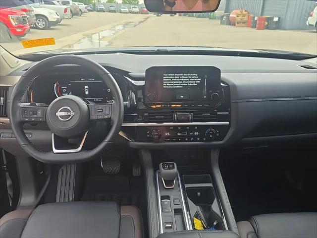 2025 Nissan Pathfinder Platinum FWD