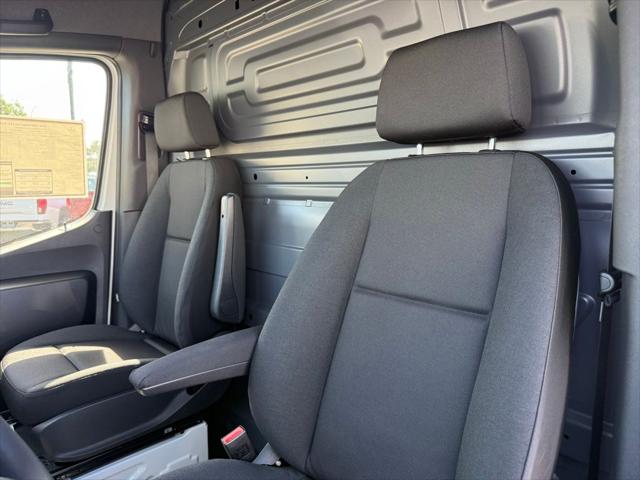 2026 Mercedes-Benz Sprinter 2500 Standard Roof 4-Cyl Diesel