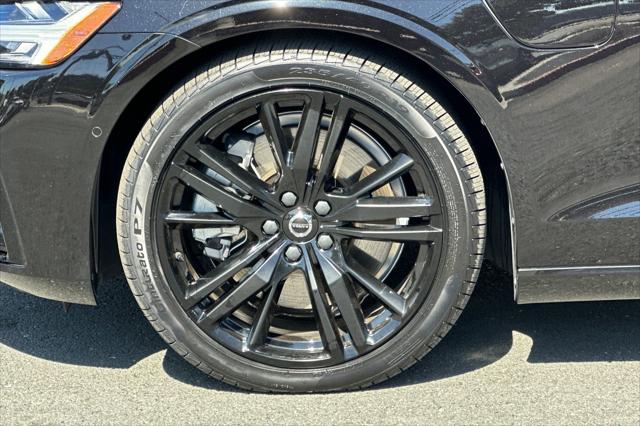 2023 Volvo S60 Recharge T8 Plus Black Edition