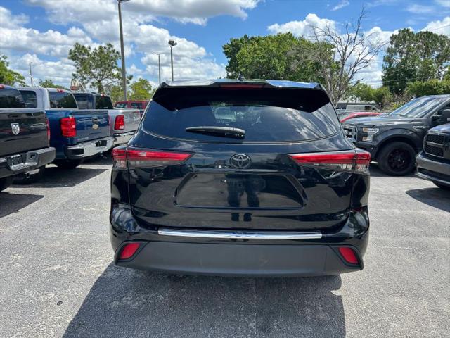 2022 Toyota Highlander LE