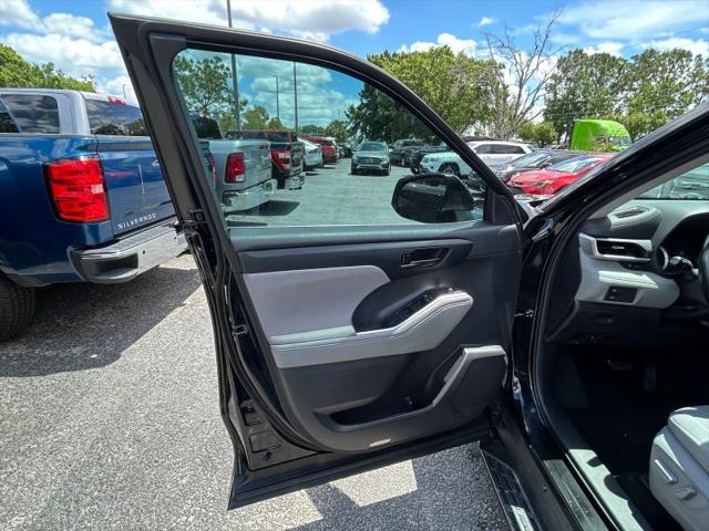 2022 Toyota Highlander LE