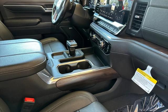 2023 GMC Sierra 1500 2WD Crew Cab Short Box SLT
