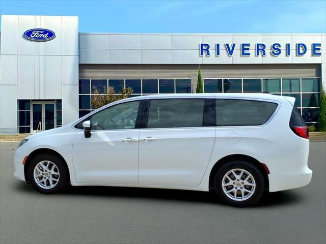 2022 Chrysler Voyager LX