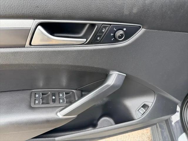 2017 Volkswagen Passat 1.8T R-Line