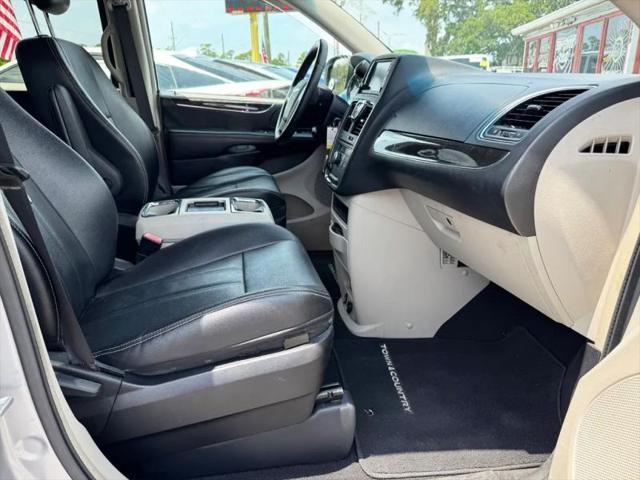 2015 Chrysler Town & Country Touring