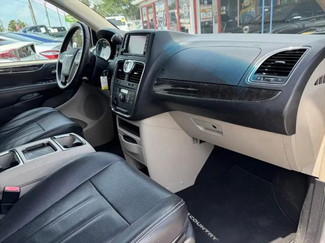 2015 Chrysler Town & Country Touring