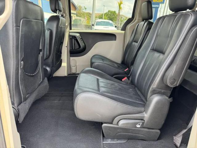 2015 Chrysler Town & Country Touring