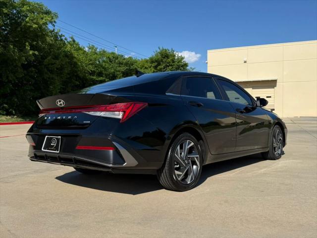 2025 Hyundai Elantra Hybrid Limited