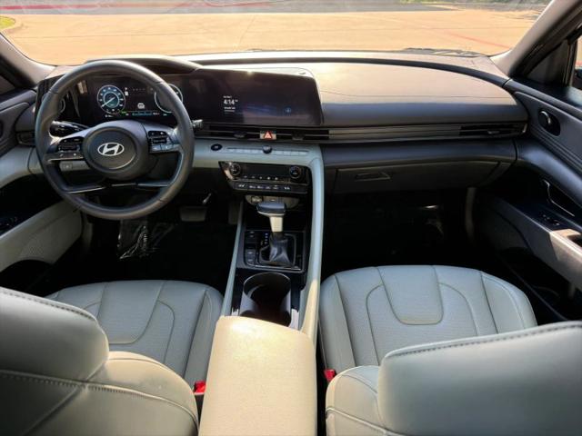 2025 Hyundai Elantra Hybrid Limited