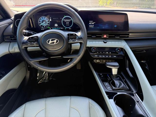 2025 Hyundai Elantra Hybrid Limited