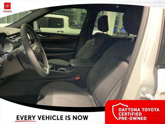 2025 Jeep Grand Cherokee L Laredo 4x2