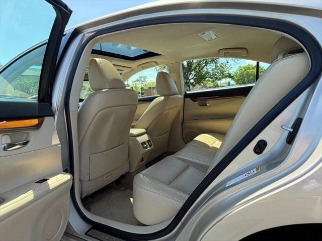 2015 Lexus ES 300h 300h