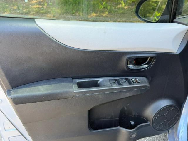 2012 Toyota Yaris LE