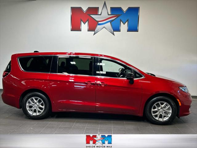 2025 Chrysler Pacifica Select for sale in Christiansburg, VA