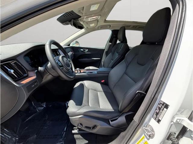 2023 Volvo XC60 Recharge T8 Plus Bright Theme
