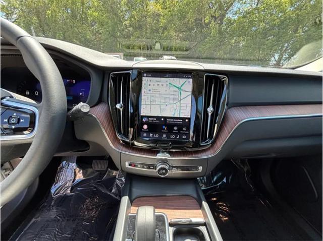 2023 Volvo XC60 Recharge T8 Plus Bright Theme