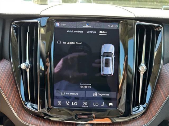 2023 Volvo XC60 Recharge T8 Plus Bright Theme