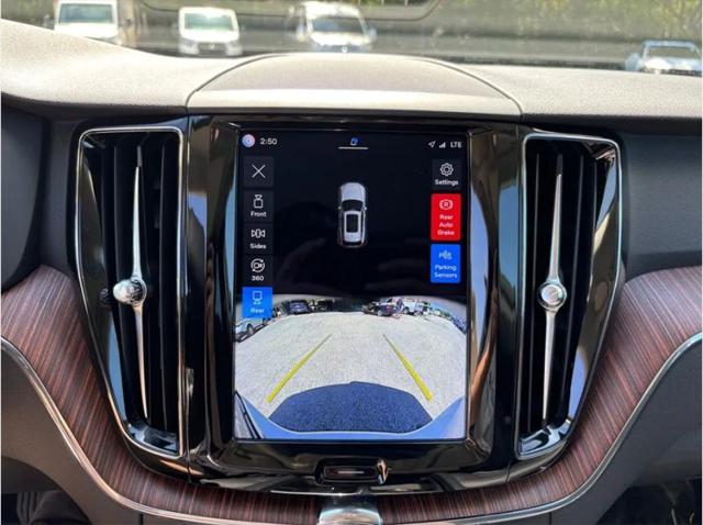 2023 Volvo XC60 Recharge T8 Plus Bright Theme