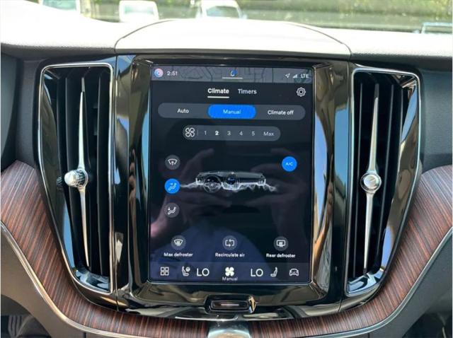2023 Volvo XC60 Recharge T8 Plus Bright Theme
