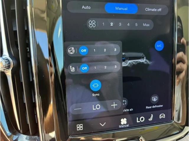 2023 Volvo XC60 Recharge T8 Plus Bright Theme