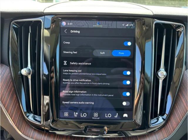 2023 Volvo XC60 Recharge T8 Plus Bright Theme