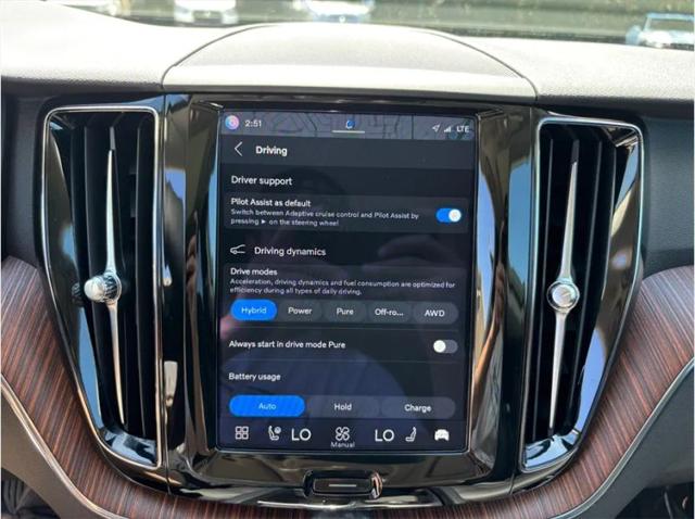 2023 Volvo XC60 Recharge T8 Plus Bright Theme
