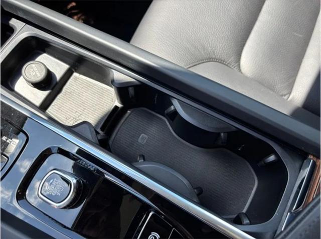 2023 Volvo XC60 Recharge T8 Plus Bright Theme