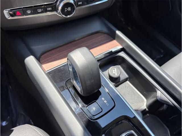 2023 Volvo XC60 Recharge T8 Plus Bright Theme