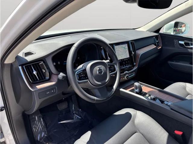 2023 Volvo XC60 Recharge T8 Plus Bright Theme