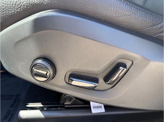 2023 Volvo XC60 Recharge T8 Plus Bright Theme