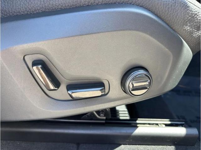 2023 Volvo XC60 Recharge T8 Plus Bright Theme