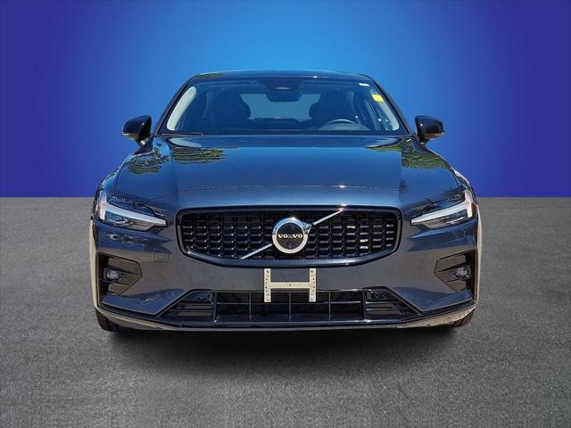 2024 Volvo S60 B5 Plus Dark Theme
