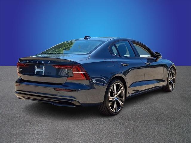 2024 Volvo S60 B5 Plus Dark Theme