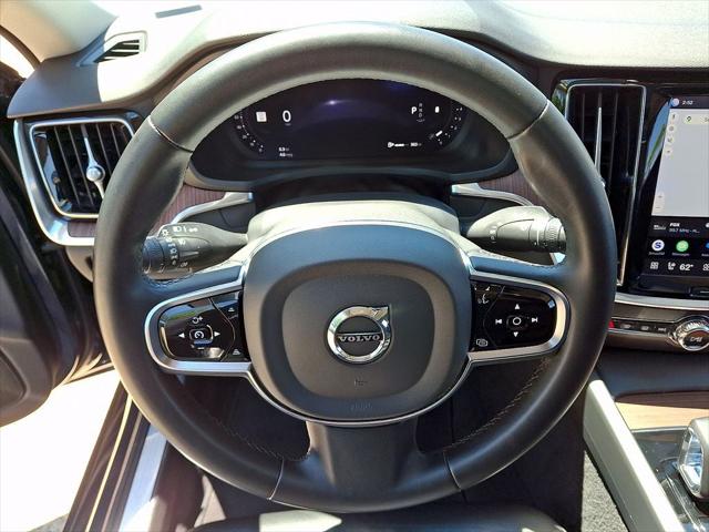2024 Volvo S60 B5 Plus Dark Theme