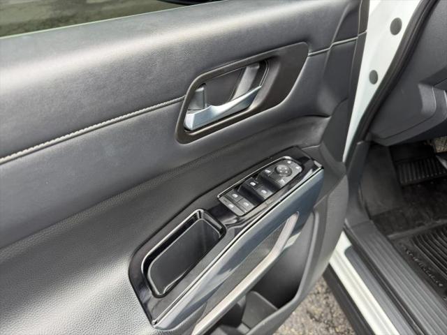 2023 Nissan Pathfinder SL 4WD