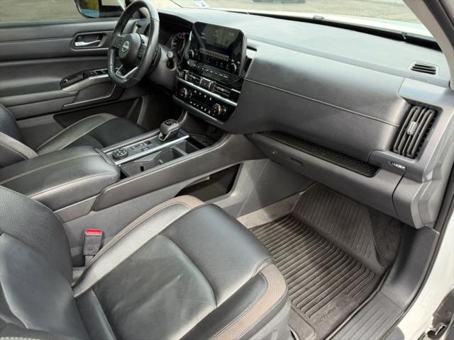 2023 Nissan Pathfinder SL 4WD