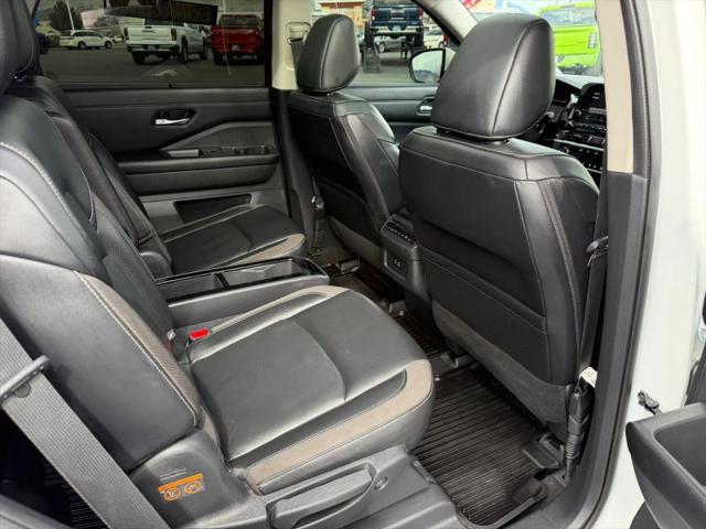 2023 Nissan Pathfinder SL 4WD